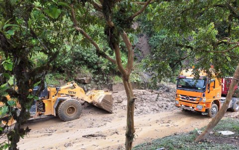 Los sectores afectados incluyen el límite provincial (km 14), El Tambo (km 34), El Retorno (km 38), y La Cascada (km 44 y 45)