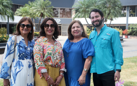 Priscila Meneses, Mayra Zunino, Popy Quiroz de Kuri y Nadim Kuri.