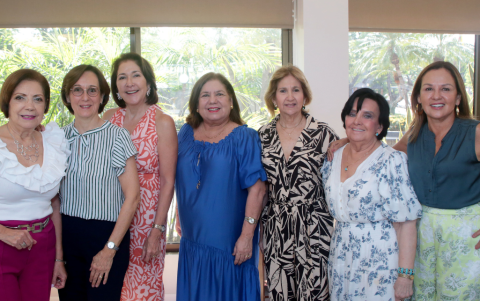 Marcela Valero de Torres, Mayra de Frey, Sonia de Portaluppi, Popy, Paula Lizarzaburu de Meneses, Consuelo Andrade de Montalvo y Ana de Mieles.