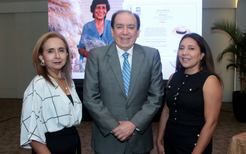 Aurora León, Ricardo Armijos e Ingrid Montiel.