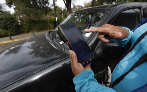 El proyecto capacita a cuidadores de vehículos en las dos parroquias  En lo que va de año hay un incremento de robo de autopartes.