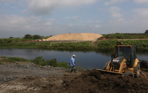 En el tramo cinco, la Prefectura del Guayas ha comenzado los trabajos en ocho de los de los 120 predios a expropiar, determinados por el MTOP.