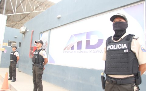 Más de 200 agentes intervinieron este 7 de julio algunas instituciones de Durán, entre ellas la Agencia de Tránsito. Ahora la Policía tiene el control de tránsito en el cantón.