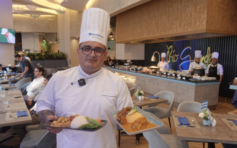 El Hotel Wyndham rinde homenaje a la tradición porteña con una propuesta que rescata sabores de la infancia, como el caldo de bola y la guatita.