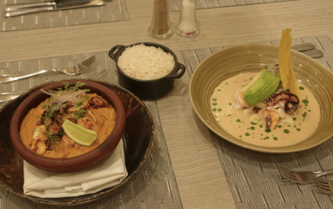 El Hilton Colón presenta su Buffet Herencia Guayaquileña, que incluye desde ceviches y preparaciones frías hasta postres tradicionales y platos calientes típicos.