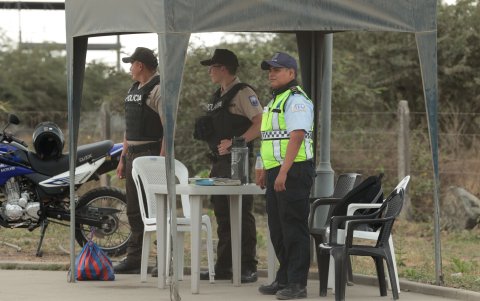 Personal de la Policía y ATD socializaron el tema este 8 de julio en algunos puntos específicos del cantón.