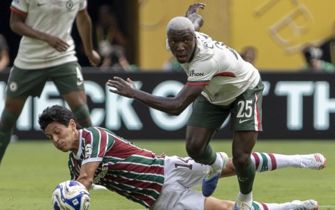 Moisés Caicedo destacó en el medio campo del Chelsea.