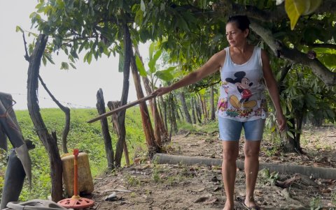 Ramona Farías cuenta que a ella los trabajadores de la obra le han indicado que las expropiaciones serán hasta el límite con una camaronera.