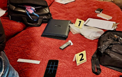 Algunos objetos que encontraron en la casa de Santiago Díaz.