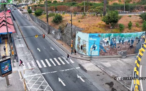 Los sujetos, aparentemente, hacían grafiti.