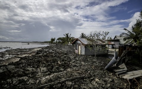 Una casa en la costa del complejo turístico Weg naar Zee en Paramaribo en mayo de 2025.