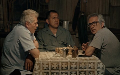En el filme, el director le narra su historia a alguno de sus amigos y compañeros de militancia, que no la conocían.