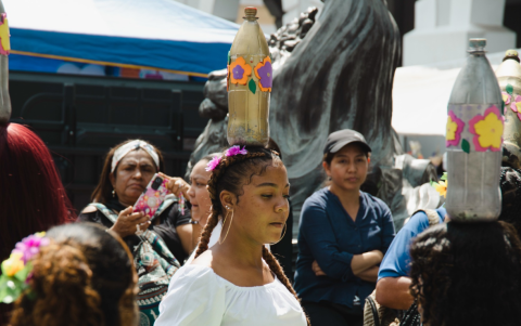 Tradiciones afroecuatorianas en la Plaza de la Administración