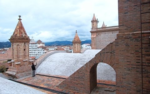 En la zona de la cubierta ya se cumplió con el proceso de encalado para evitar que siga filtrando el agua por las grietas que existen.