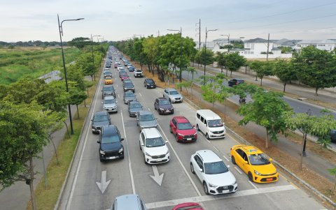 En La Puntilla, moverse es un suplicio. Una de las zonas más afectadas, hace ya varios años, es la vía de ingreso y salida a Ciudad Celeste.