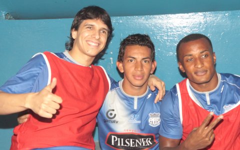 Fulton Francis (derecha) militó en Emelec entre 2011 y 2014.