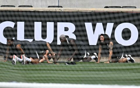 Moisés Caicedo ha entrenado con normalidad junto a sus compañeros.