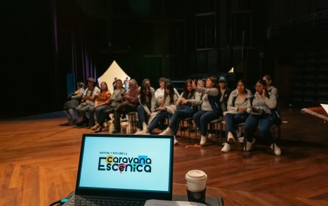 La propuesta se presentó en el Teatro México, en el barrio de Chimbacalle, al sur de la capital.