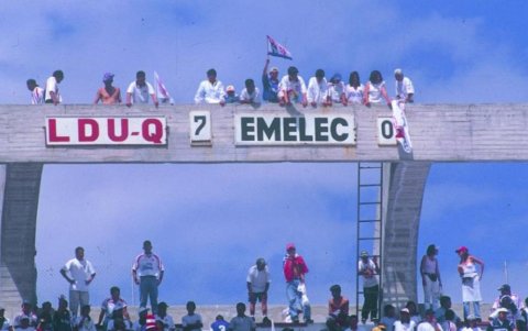 Liga de Quito goleó 7-0 a Emelec en la final del campeonato ecuatoriano de 1998.