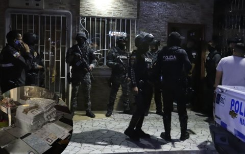 En un operativo realizado en julio pasado, la Policía Nacional halló miles de especies y leyendas de matriculación, además de placas y sellos con logotipos especiales en una vivienda de Guayaquil.