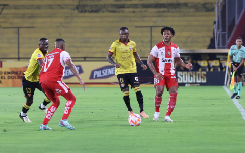 Encuentro entre Barcelona y Técnico Universitario