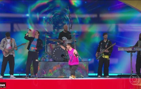 Emmanuel Kelly se presentó en el show de entre tiempo de la final del Mundial de Clubes 2025.