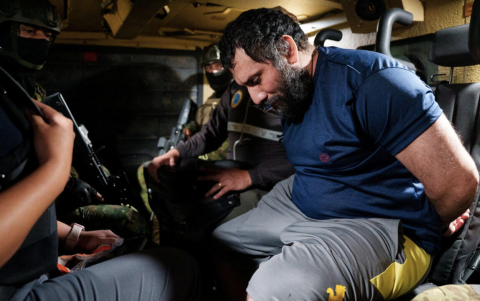 Operativo de la Fiscalía en Manta, donde se verificaron inconsistencias en los registros catastrales de bienes atribuidos al círculo familiar de alias Fito