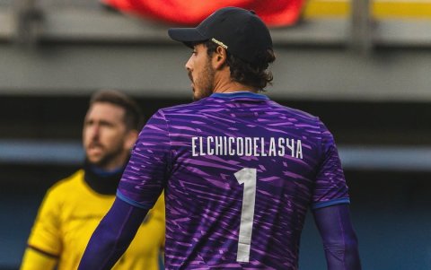 Adotpó el seudónimo de El Chico de las 4 A como estrategia de engache en sus redes sociales.