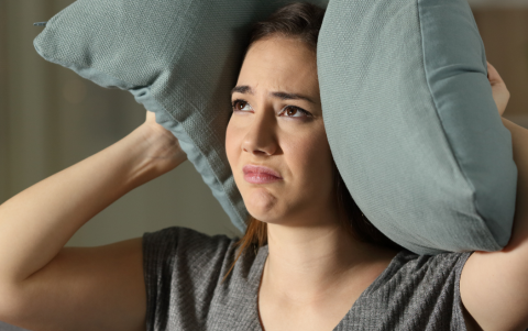 Una de las opciones para proceder es llamando al 911 para que se encarguen del ruido