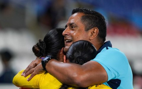 Víctor Idrobo entrenador de la selección femenina de Ecuador sub 17.