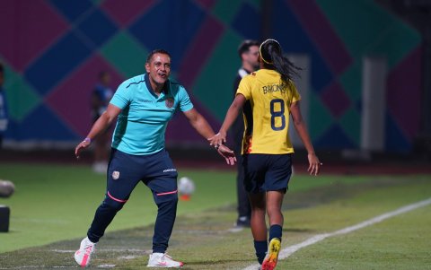 Idrobo y toda la felicidad de dirigir la sub 17 de Ecuador.