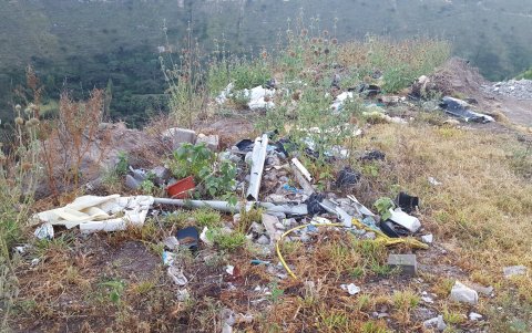 Los residuos de construcción están principalmente compuestos por tierra, bloques y hormigón, madera y asfalto.