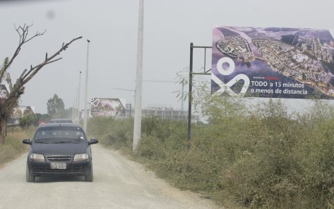 A metros del “Nuevo Samborondón”, comunidades olvidadas, como los recintos San Nicolás y Sabanilla, siguen sin agua ni calles El Municipio habla de planes en marcha