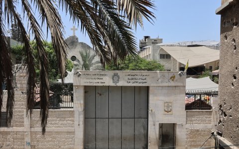 Una vista de los daños sufridos por la iglesia de la Sagrada Familia en la ciudad de Gaza tras un ataque israelí contra la iglesia, en el barrio de Zeitoun de la ciudad de Gaza el 17 de julio de 2025.