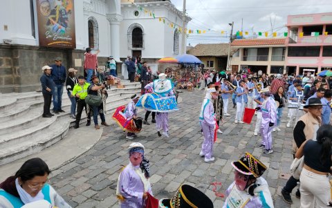 Niños y jóvenes participan activamente en las festividades de San Buenaventura.