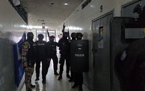 El operativo en el CPL Loja se desarrolló en horas de la madrugada y fue ejecutado por personal militar y policial.