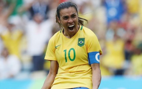 Marta es la capitana de Brasil, es un show en la cancha.