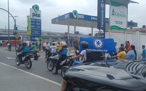 Los aficionados se dieron modos para expresar su cariño al volante tricolor.