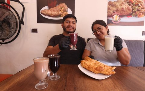 En el sur de Quito, las empanadas Barrio Nuevo se ha ganado el corazón (y el paladar) de cientos de clientes gracias a sus empanadas crujientes y rellenos irresistibles.