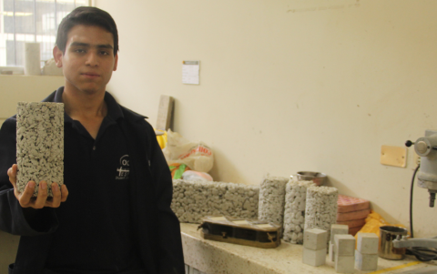 El proyecto de Miguel sobre el concreto permeable busca resolver el problema de las inundaciones en la ciudad