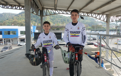 Pablo y Joaquín Verdezoto Viteri comparten más que la pasión por el bicicross: comparten el sueño pedaleando juntos hacia la historia desde las pistas de Guayas hasta Dinamarca.