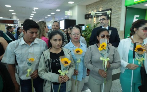 La ceremonia de lanzamiento contó con la presencia de autoridades públicas, representantes del sector aeroportuario y asociaciones de personas con discapacidad.