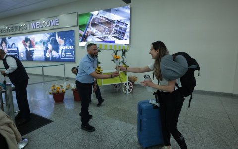 El girasol del programa Sunflower es una insignia global que permite identificar, sin estigmatizar, a personas que viven con condiciones como el autismo.