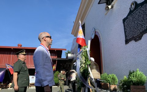 El embajador español en Filipinas, Miguel Utray Delgado, participa en la vigesimotercera edición del día de la amistad hispanofilipina celebrado el 8 de julio en Baler.