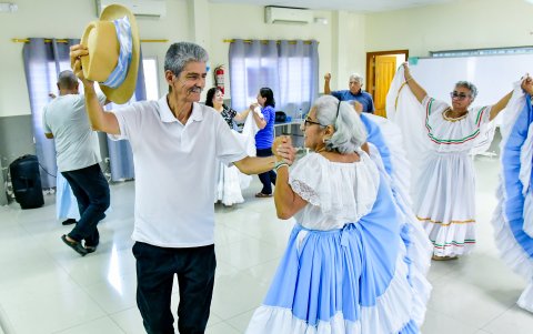 Los barrios de Guayaquil aún luchan por mantener vivas las tradiciones. Pese a todo, la unidad persiste para fortalecer la vida barrial y la convivencia.