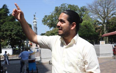 Tirone Acuña es un empresario y productor que busca ser director de la Casa de la Cultura en Guayas.