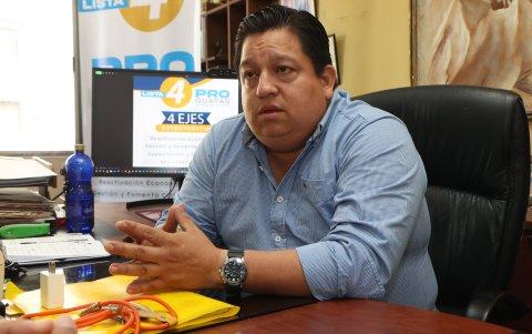 Joel Ramírez es artista y participa en las elecciones de la Casa de la Cultura en Guayas.