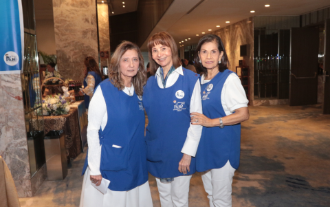 María Elena de Azar, July de Auad y Magdalena de Peñaherrera.