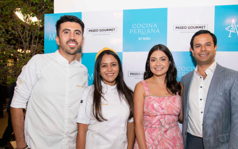 Los chefs Andrés Rosero y Karla Castillo junto a Mishell López y Noel Bustillos.