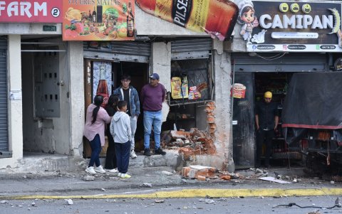 Así quedaron los negocios del lugar en donde se produjo el siniestro de tránsito, en el norte de Quito.